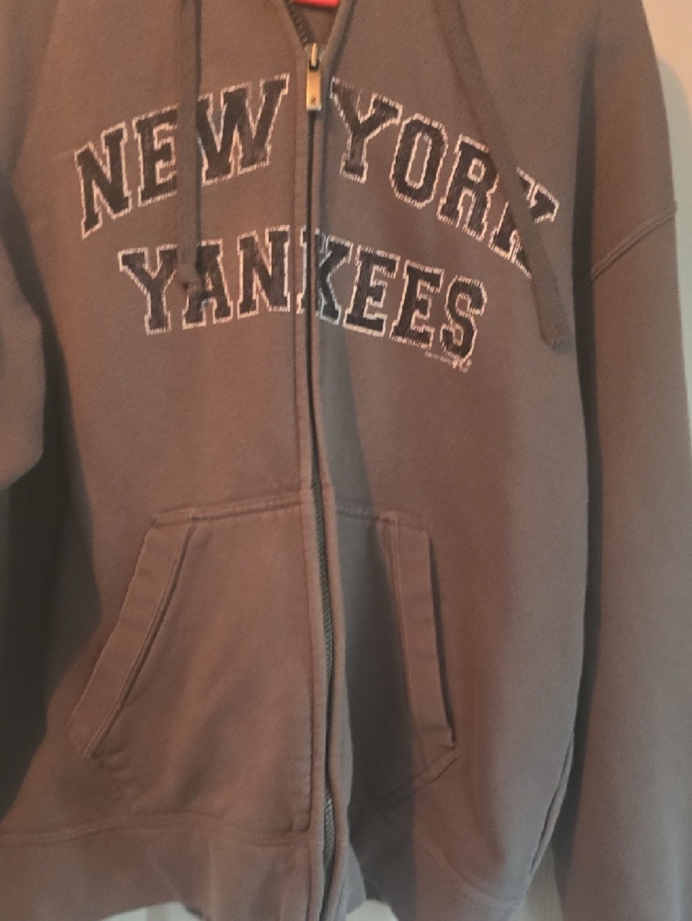 New York Yankees Zip-Up Hoodie - Picture 3 of 4